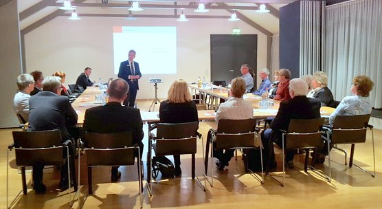 Folgen der Niedrigzinspolitik f&uuml;r Unternehmen,  Privatpersonen und Kreditinstitute (Foto: SGW)