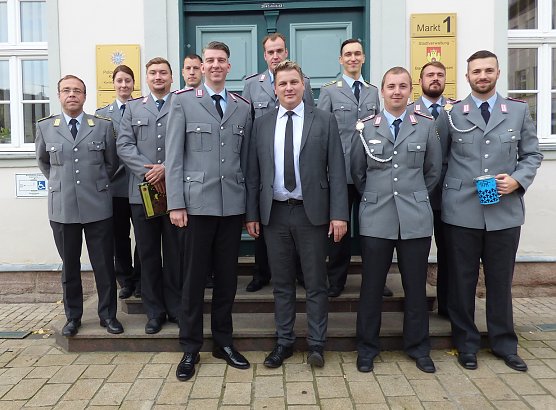 Soldaten sammeln für die Kriegsgräberfürsorge (Foto: Peter Möbius) Soldaten sammeln für die Kriegsgräberfürsorge (Foto: Peter Möbius)