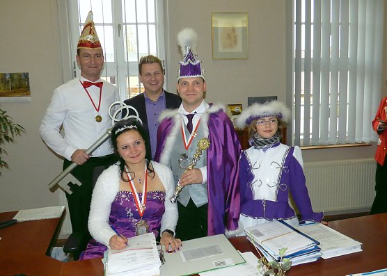 Hurra, Hurra die 5. Jahreszeit ist wieder da! (Foto: Stadtmarketing Bad Frankenhausen) Hurra, Hurra die 5. Jahreszeit ist wieder da! (Foto: Stadtmarketing Bad Frankenhausen)