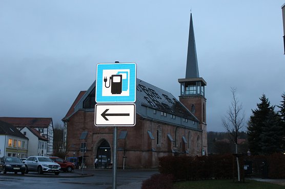 Neue Stromtankstelle entsteht (Foto: Karl-Heinz Herrmann) Neue Stromtankstelle entsteht (Foto: Karl-Heinz Herrmann)