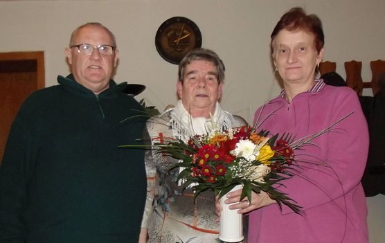 Basteln und Gratulation zur Ehrung mit der Thüringer Rose 2017 (Foto: Thomas Leipold) Basteln und Gratulation zur Ehrung mit der Thüringer Rose 2017 (Foto: Thomas Leipold)