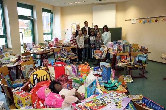 Wieder ein riesiger Berg voll Spielzeug (Foto: Karl-Heinz Herrmann) Wieder ein riesiger Berg voll Spielzeug (Foto: Karl-Heinz Herrmann)