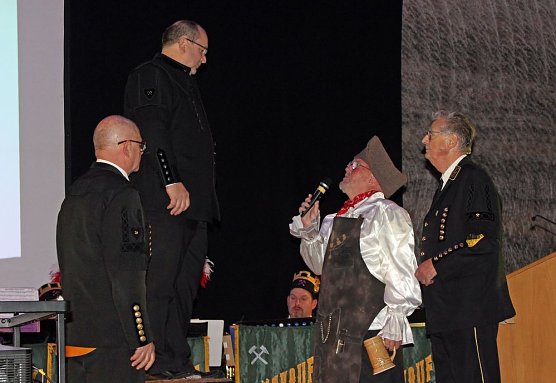 Ehrenarschleder zwei Mal verliehen. (Foto: Karl-Heinz Herrmann) Ehrenarschleder zwei Mal verliehen. (Foto: Karl-Heinz Herrmann)