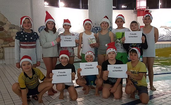 Nikolausbaden der E1 Junioren (Foto: Steffen Kobrow) Nikolausbaden der E1 Junioren (Foto: Steffen Kobrow)