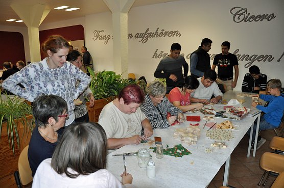 Internationales Flair beim Willkommens-Caf&eacute; (Foto: VHS-Bildungswerk GmbH)