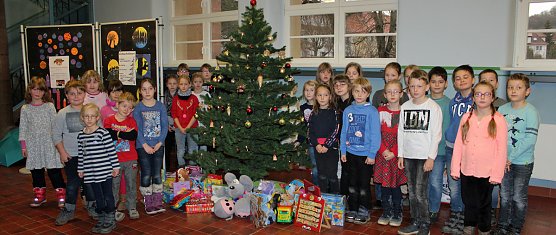 Kinder spenden für die Tafel (Foto: Karl-Heinz Herrmann) Kinder spenden für die Tafel (Foto: Karl-Heinz Herrmann)