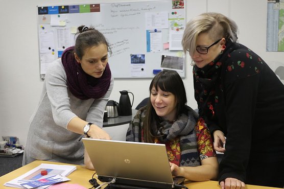 Claudia Reich, Katharina Romanczuk und Corina Kieber helfen bei der Arbeitskraftakquise im Ausland (Foto: Angelo Glashagel)