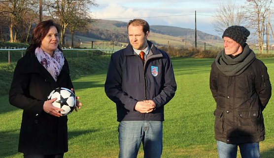 Sportplatz Oldisleben &uuml;bergeben (Foto: Karl-Heinz Herrmann)