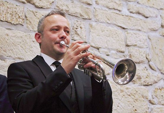 Stehende Ovationen im Achteckhaus (Foto: Karl-Heinz Herrmann)