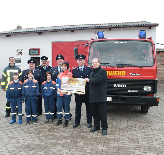 Spende für Feuerwehrverein Badra (Foto: Stadtwerke Sondershausen) Spende für Feuerwehrverein Badra (Foto: Stadtwerke Sondershausen)
