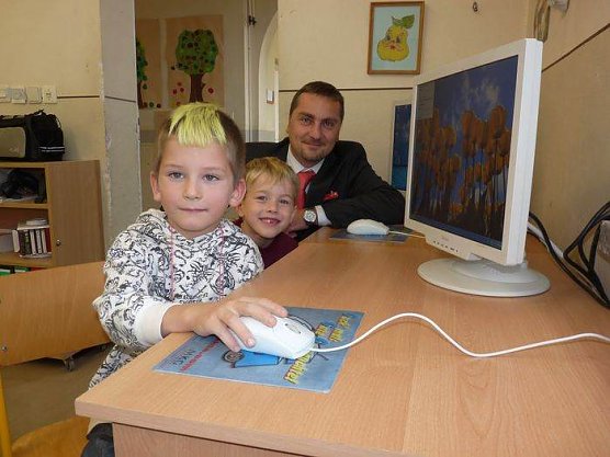 PC-&Uuml;bergabe an Grundschule Heldrungen (Foto: Karl-Heinz Herrmann)