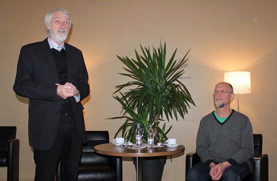 Birger Jesch im Kulturcafé (Foto: Karl-Heinz Herrmann) Birger Jesch im Kulturcafé (Foto: Karl-Heinz Herrmann)