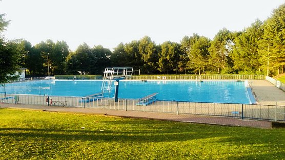 Bei Badesportverein informiert (Foto: SPD Sondershausen) Bei Badesportverein informiert (Foto: SPD Sondershausen)