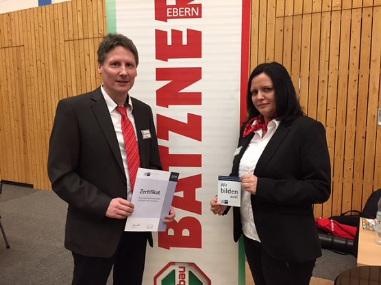 Ausbildungsbetriebe signalisieren: Wir bilden aus! (Foto: IHK)