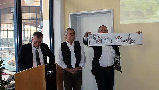 Letzte Pinselstriche (Foto: Karl-Heinz Herrmann)