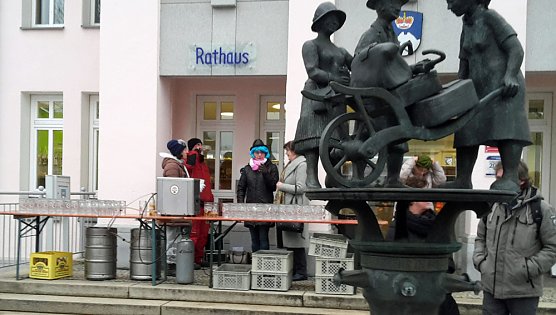 So feiert man anderorts (Foto: Karl-Heinz Herrmann) So feiert man anderorts (Foto: Karl-Heinz Herrmann)