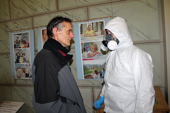 Schadstoffen auf der Spur (Foto: Karl-Heinz Herrmann) Schadstoffen auf der Spur (Foto: Karl-Heinz Herrmann)