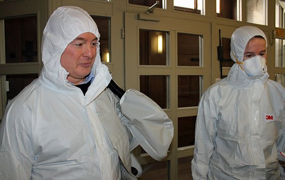 Schadstoffen auf der Spur (Foto: Karl-Heinz Herrmann) Schadstoffen auf der Spur (Foto: Karl-Heinz Herrmann)