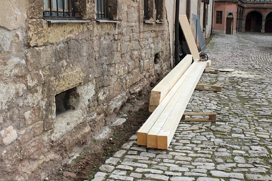 Erste Sicherungsarbeiten am Schloss (Foto: Karl-Heinz Herrmann) Erste Sicherungsarbeiten am Schloss (Foto: Karl-Heinz Herrmann)