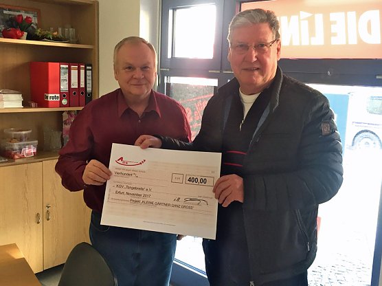 Spende f&uuml;r Kleingartenverein Tongebreite (Foto: Wahlkreisb&uuml;ro Dr. Iris Martin-Gehl)