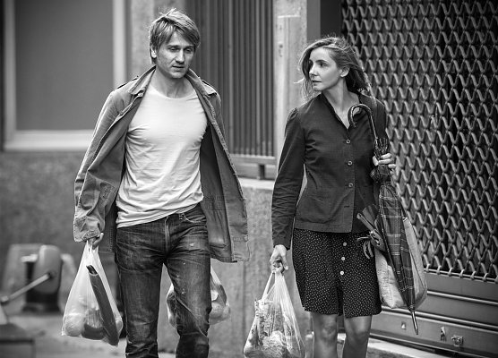 Im Schatten der Frauen (Foto: Schwarz-Wei&szlig;)