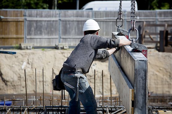 Bau-Mindestlohn steigt auf 11,75 Euro pro Stunde (Foto: IG Bau) Bau-Mindestlohn steigt auf 11,75 Euro pro Stunde (Foto: IG Bau)