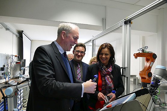 Europaabgeordneter und Landr&auml;tin besuchten ICS in Ro&szlig;leben (Foto: Landratsamt Kyffh&auml;userkreis)