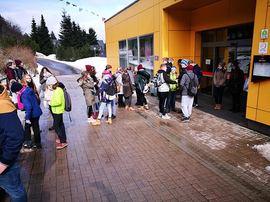 Junge Leute auf der Suche (Foto: Martin Weber) Junge Leute auf der Suche (Foto: Martin Weber)