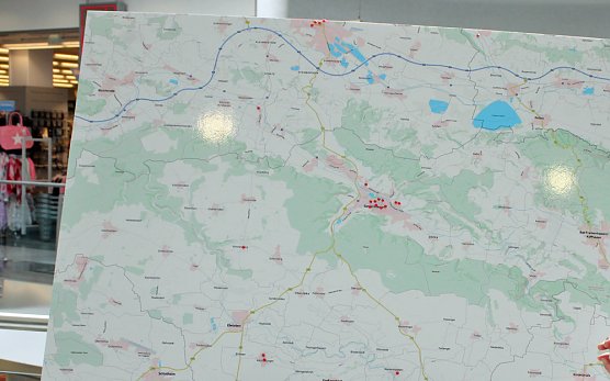 Osterhase holte sich kalte F&uuml;&szlig;e (Foto: Karl-Heinz Herrmann)