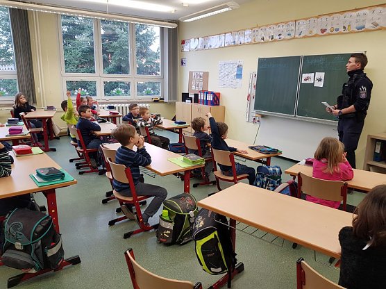 Aufregende Stunden mit polizeilicher Unterstützung (Foto: GS Hohenebra) Aufregende Stunden mit polizeilicher Unterstützung (Foto: GS Hohenebra)