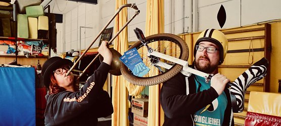 Bereit f&uuml;r die dritte Zelt-Saison: Steffi B&ouml;ttcher und Alexander J&auml;ger (Foto: Angelo Glashagel)