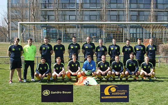 Neue Trainingsausr&uuml;stung f&uuml;r die Dritte Mannschaft des BSV Eintracht Sondershausen (Foto: Hartung)
