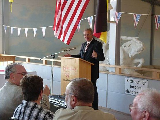 Zu Besuch in der Modellbahnanlage (Foto: Karl-Heinz Herrmann) Zu Besuch in der Modellbahnanlage (Foto: Karl-Heinz Herrmann)