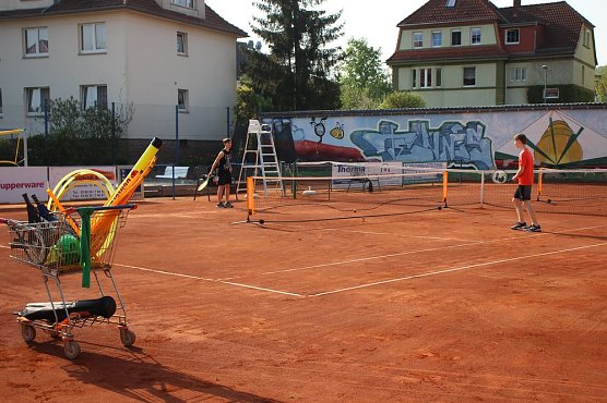 Tennisanlage offen (Foto: Karl-Heinz Herrmann) Tennisanlage offen (Foto: Karl-Heinz Herrmann)