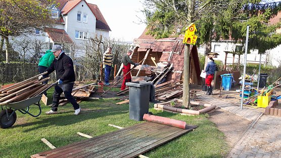 Fr&uuml;hjahrsputz und Gesundheitswoche im K&auml;ferland (Foto: F&ouml;rderverein K&auml;ferland)