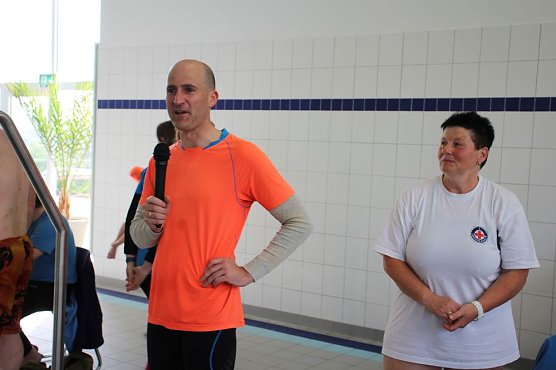 Letzte Bahn schwamm Leni selbst (Foto: Karl-Heinz Herrmann)