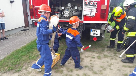 Feuerwehr &ouml;ffnete die Tore (Foto: FFW Wasserthaleben)