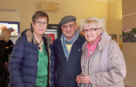 Ausstellung mit Bildern von Fakher Atassi und mehr (Foto: Karl-Heinz Herrmann)