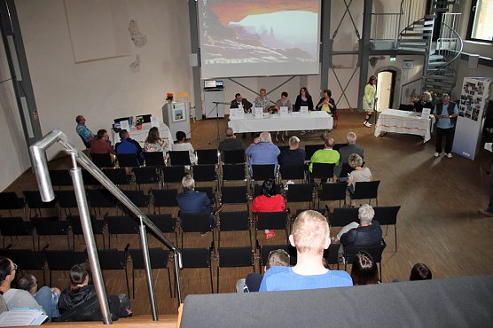 "Information und Hilfe f&uuml;r Erwerbslose � Rentner" (Foto: Karl-Heinz Herrmann)