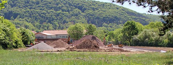 Was passiert hinter der Franzbergschule? (Foto: Karl-Heinz Herrmann) Was passiert hinter der Franzbergschule? (Foto: Karl-Heinz Herrmann)