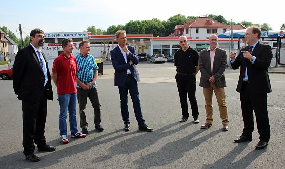 E-Mobilität in Sondershausen - Schnell mal Strom tanken? (Foto: Karl-Heinz Herrmann) E-Mobilität in Sondershausen - Schnell mal Strom tanken? (Foto: Karl-Heinz Herrmann)