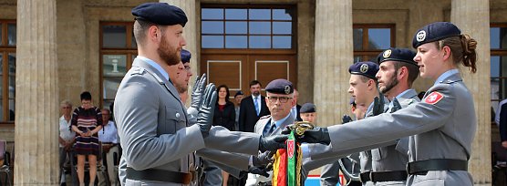 Wieder Soldatinnen und Soldaten vereidigt (Foto: Karl-Heinz Herrmann) Wieder Soldatinnen und Soldaten vereidigt (Foto: Karl-Heinz Herrmann)