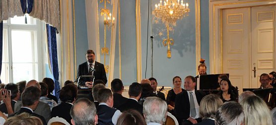 Mit Festakt verabschiedet (Foto: Karl-Heinz Herrmann) Mit Festakt verabschiedet (Foto: Karl-Heinz Herrmann)