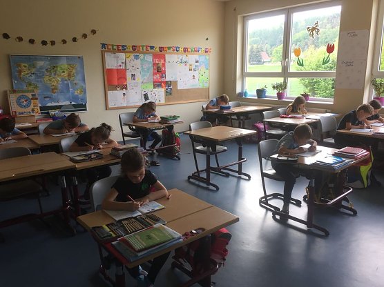 Eltern berichten über ihre Erfahrungen (Foto: Freie Gemeinschaftsschule Armin Mueller-Stahl) Eltern berichten über ihre Erfahrungen (Foto: Freie Gemeinschaftsschule Armin Mueller-Stahl)