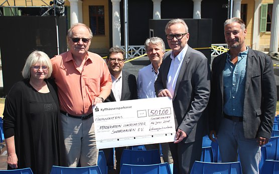 Spende f&uuml;r F&ouml;rderverein Loh-Orchester Sondershausen (Foto: Karl-Heinz Herrmann)