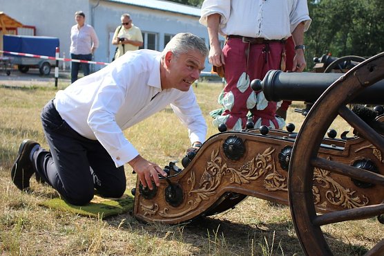 Die BRSG nimmt Ma&szlig; (Foto: Karl-Heinz Herrmann)