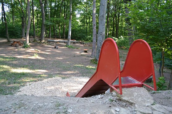 Nat&uuml;rlich spielen auf der Feuerkuppe (Foto: Ferienpark Feuerkuppe)