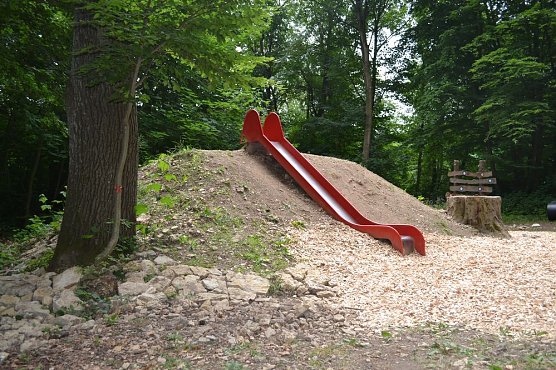 Nat&uuml;rlich spielen auf der Feuerkuppe (Foto: Ferienpark Feuerkuppe)