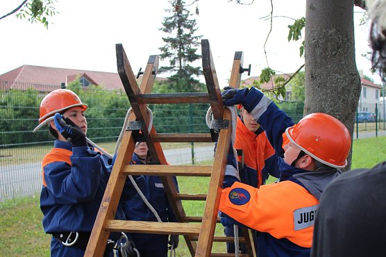 Ausbildungstag Jugendfeuerwehr (Foto: Silva Hendrich / kn)