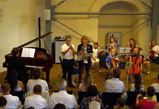 Junge Künstler in der Cruciskirche (Foto: Edith Baars) Junge Künstler in der Cruciskirche (Foto: Edith Baars)